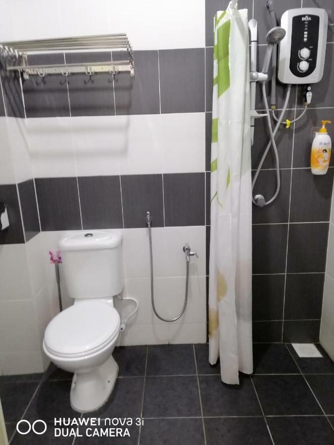 Alyaleesya Homestay Teres Бринчанг Екстериор снимка