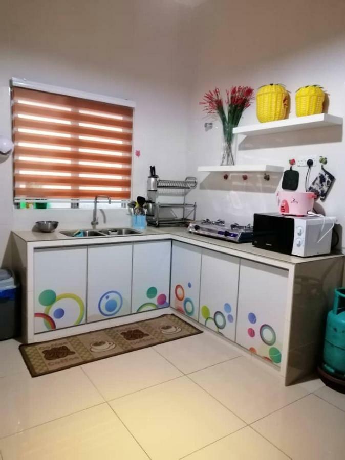 Alyaleesya Homestay Teres Бринчанг Екстериор снимка