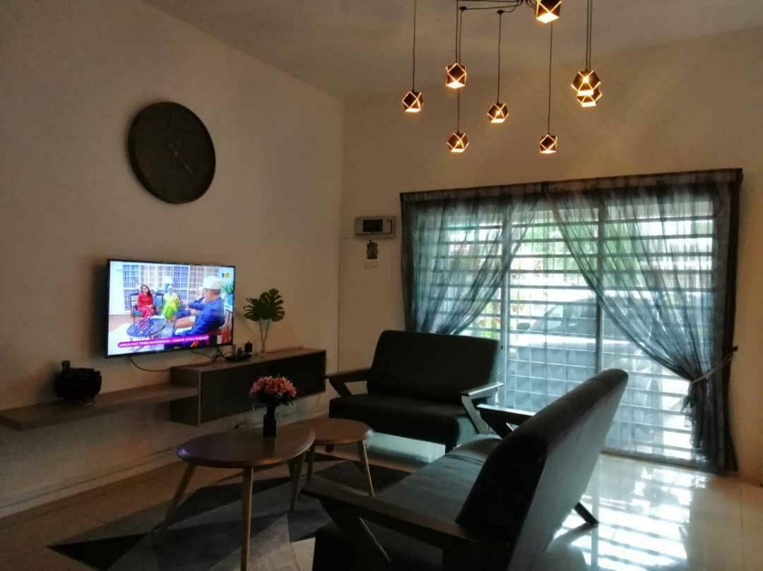 Alyaleesya Homestay Teres Бринчанг Екстериор снимка