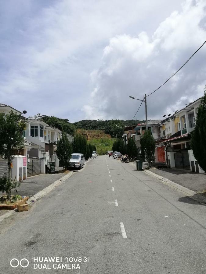Alyaleesya Homestay Teres Бринчанг Екстериор снимка